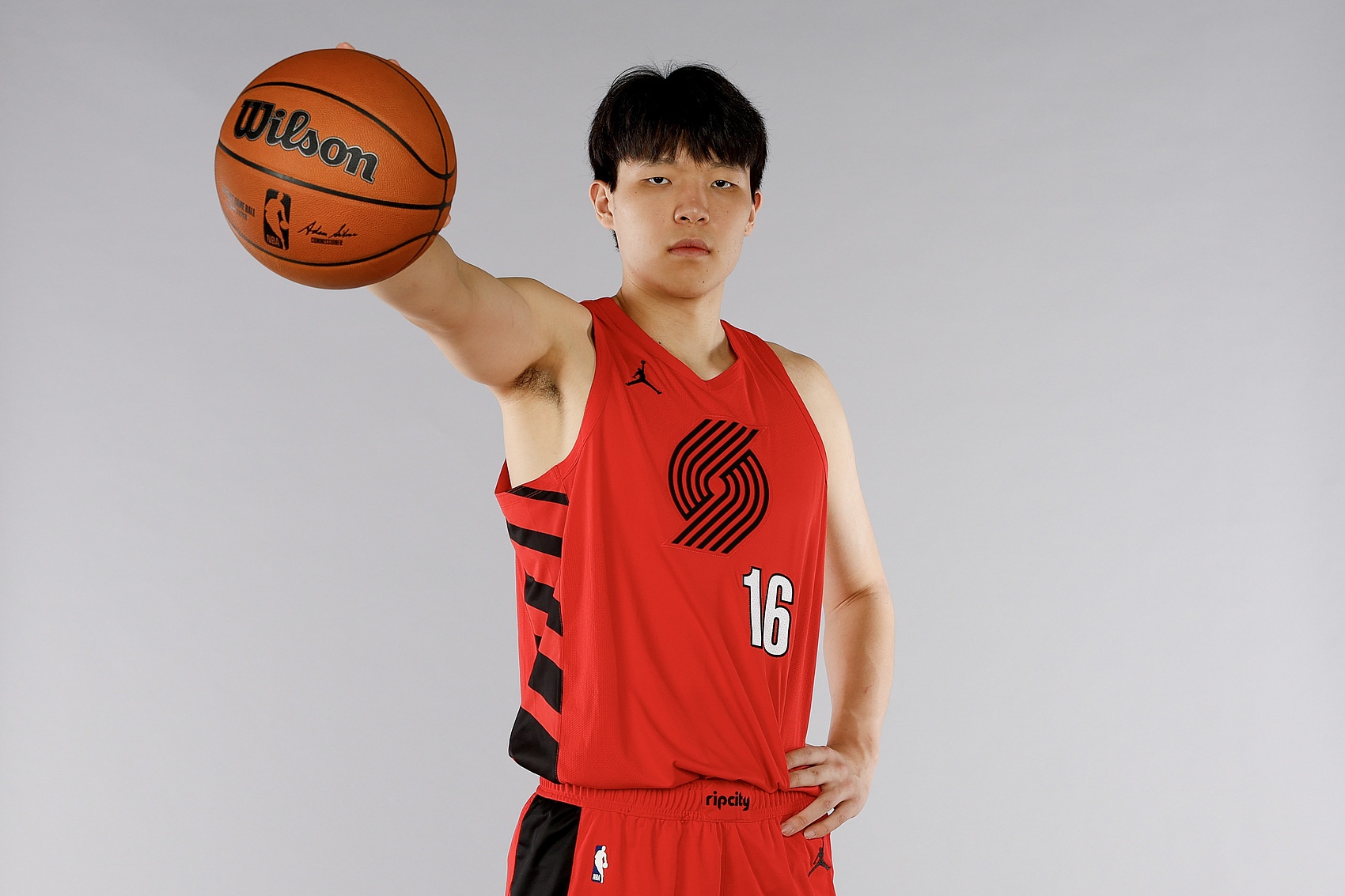 开云下载-美记谈将杨瀚森排联盟大个子第25位：我会全押小杨 他很吸引我